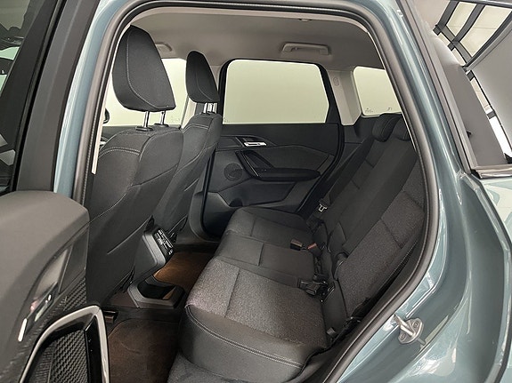 BMW iX1 11 of 15
