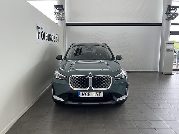 BMW iX1 2 of 15