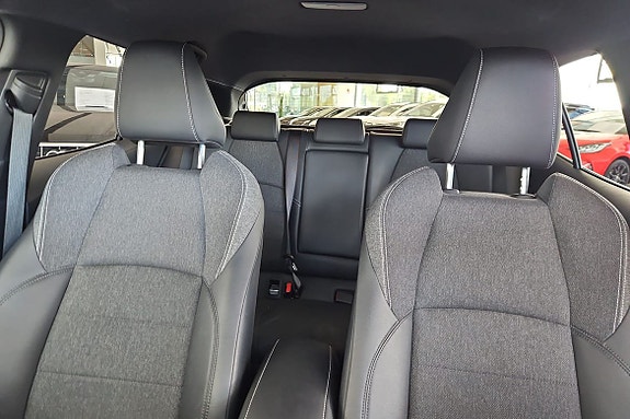 Toyota Corolla 8 of 16