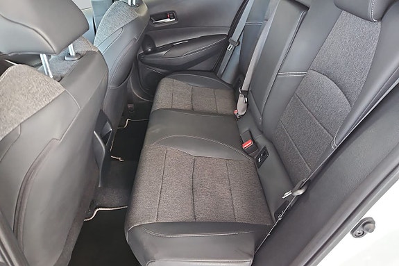 Toyota Corolla 7 of 16