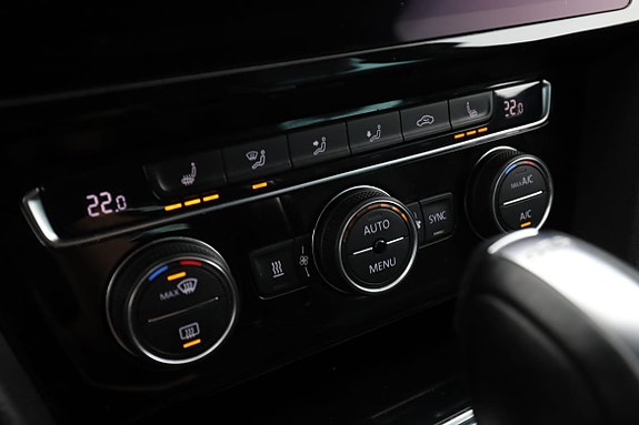 Volkswagen Passat Alltrack 24 of 30