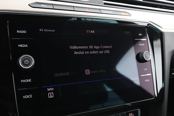 Volkswagen Passat Alltrack 22 of 30