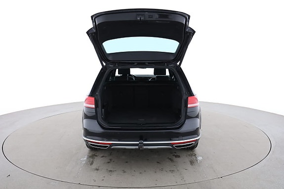 Volkswagen Passat Alltrack 17 of 30