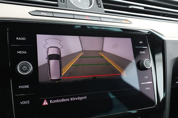 Volkswagen Passat Alltrack 23 of 30
