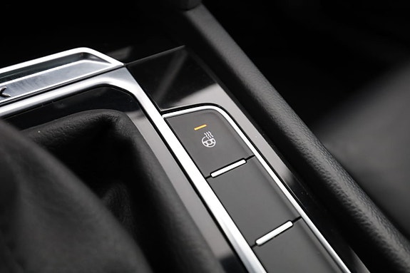 Volkswagen Passat Alltrack 28 of 30