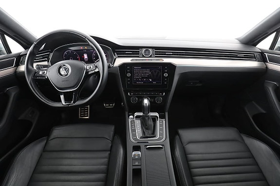 Volkswagen Passat Alltrack 13 of 30
