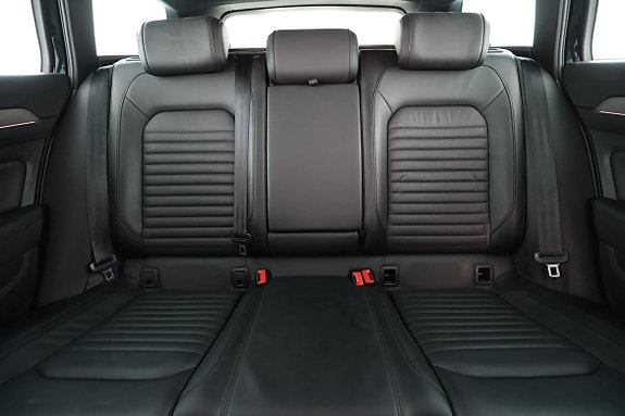 Volkswagen Passat Alltrack 16 of 30