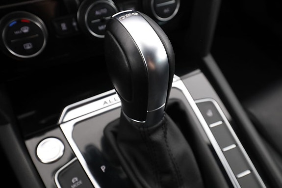 Volkswagen Passat Alltrack 26 of 30