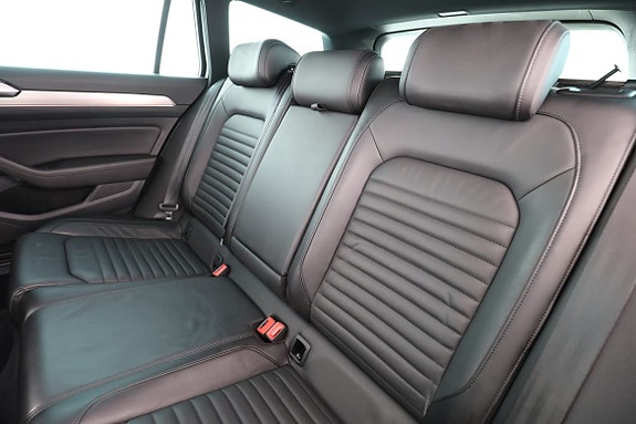 Volkswagen Passat Alltrack 15 of 30
