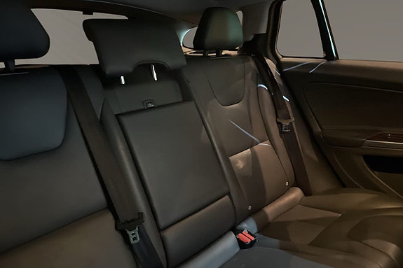 Volvo V60 10 of 22