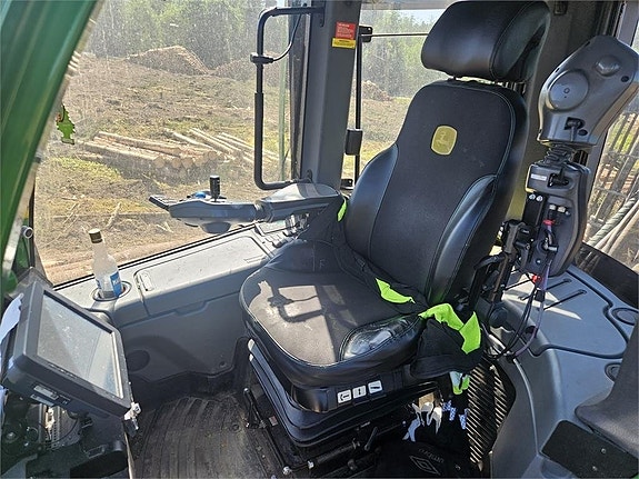 John Deere 1910G 3 of 14
