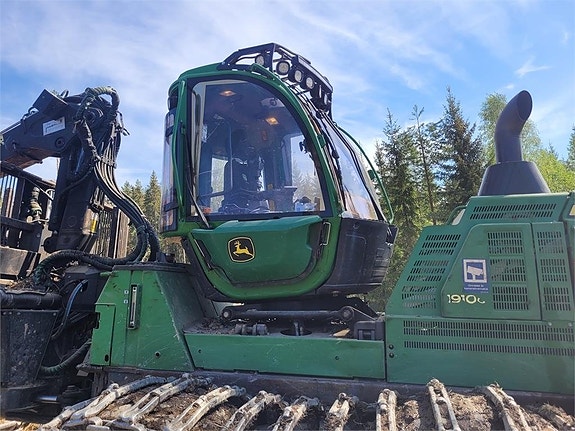 John Deere 1910G 10 of 17