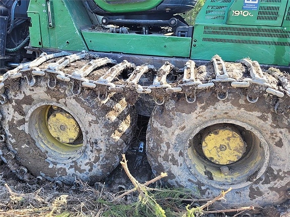 John Deere 1910G 8 of 17