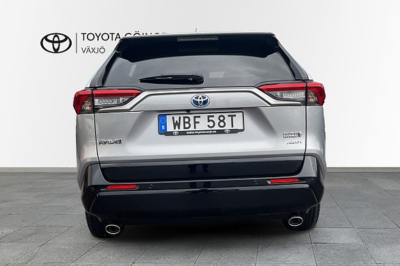Toyota RAV4 Plug-in Hybrid 5 of 5