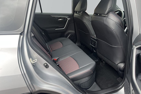 Toyota RAV4 8 of 22