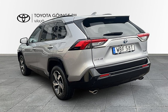 Toyota RAV4 Plug-in Hybrid 3 of 5