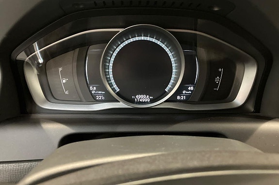 Volvo XC60 8 of 21