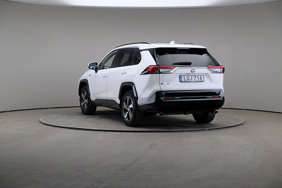 Toyota RAV4 Plug-in Hybrid 2 of 5