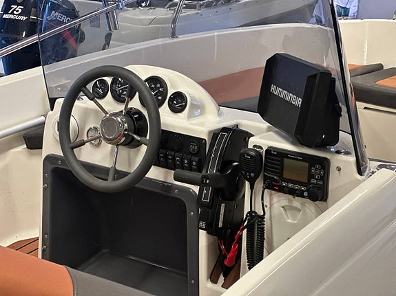 Banta 460 Open - Mercury F50 - Rikligt utrustad med ny motor 3 of 11