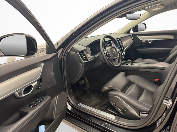 Volvo V90 Cross Country 13 of 30