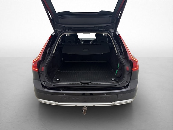 Volvo V90 Cross Country 10 of 30