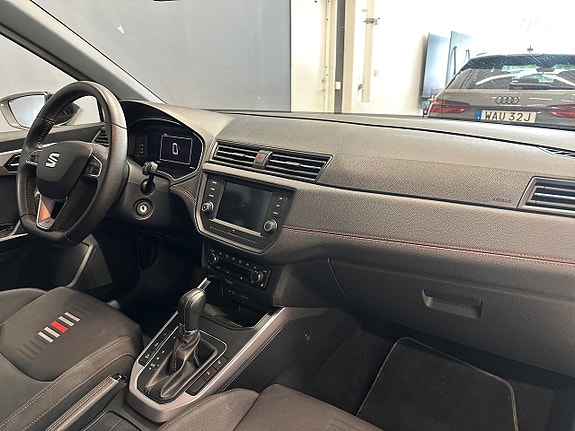 Seat Arona 8 of 20