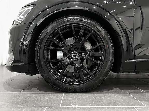 Audi e-tron 6 of 18