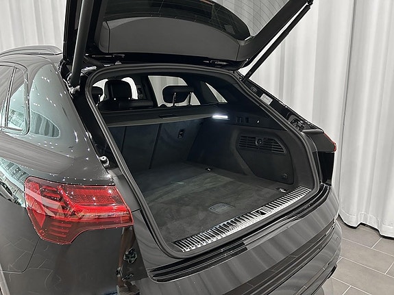 Audi e-tron 4 of 18