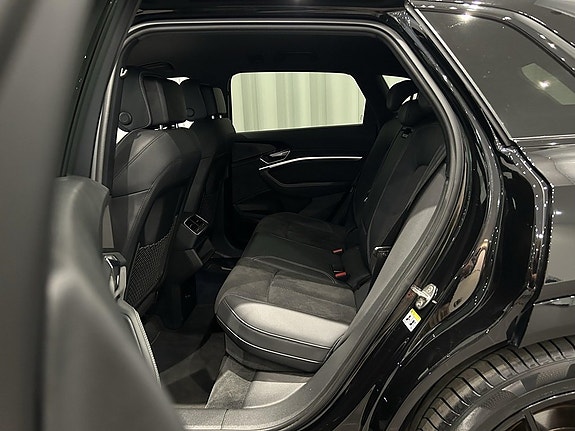 Audi e-tron 9 of 18