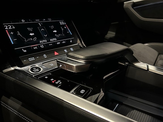 Audi e-tron 17 of 18