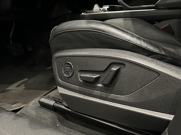 Audi e-tron 8 of 18
