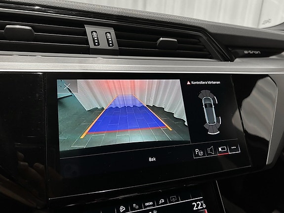 Audi e-tron 15 of 18