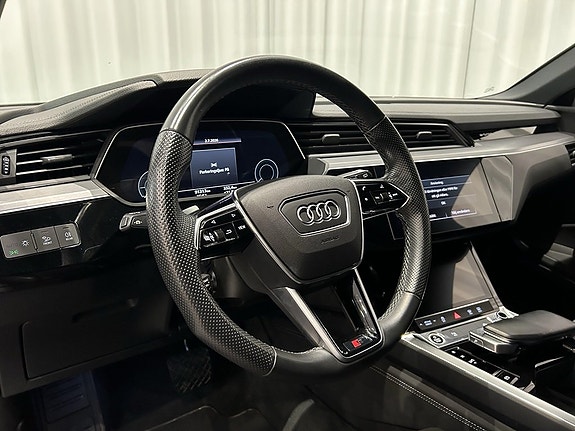 Audi e-tron 11 of 18