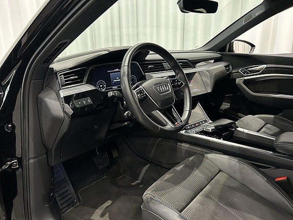 Audi e-tron 10 of 18