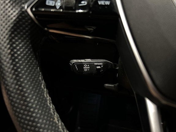 Audi e-tron 13 of 18