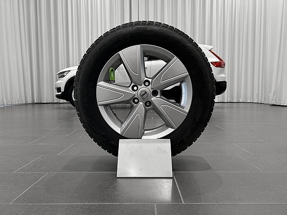 Volvo XC40 3 of 5