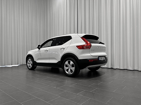 Volvo XC40 4 of 5