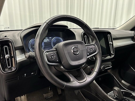 Volvo XC40 10 of 15