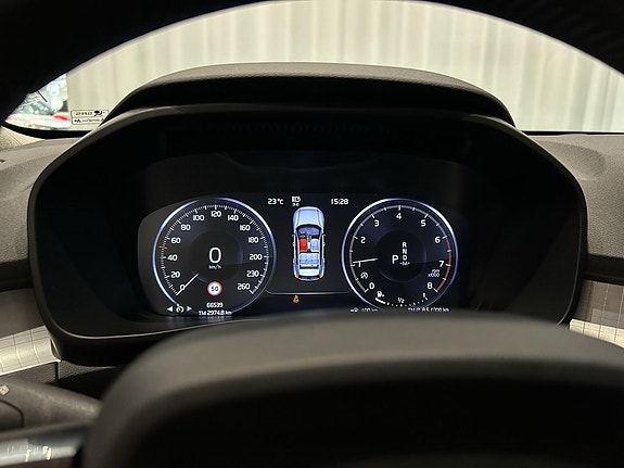Volvo XC40 12 of 15