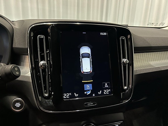 Volvo XC40 13 of 15