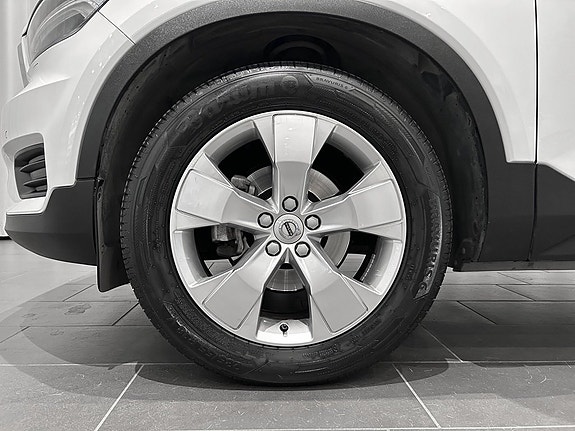 Volvo XC40 6 of 15