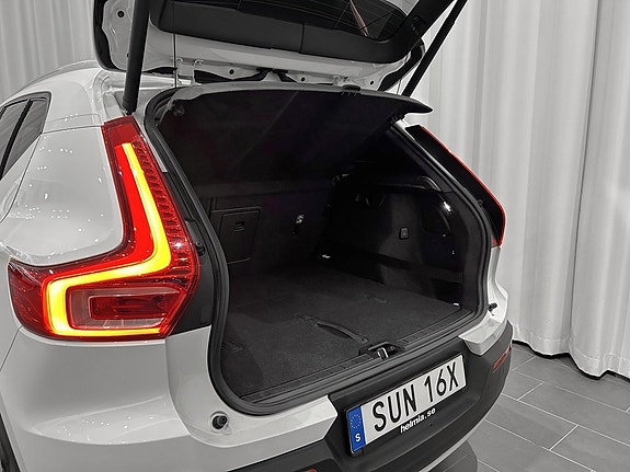 Volvo XC40 5 of 5