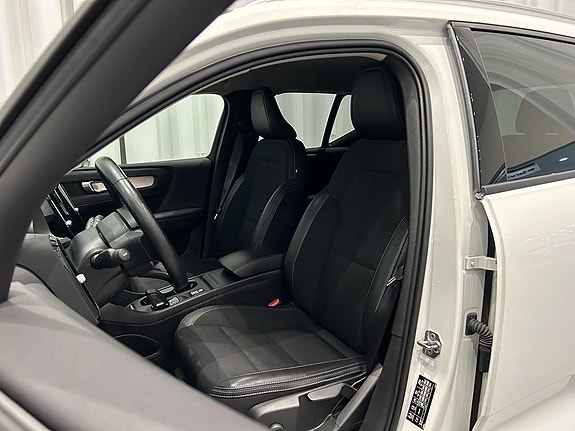 Volvo XC40 7 of 15