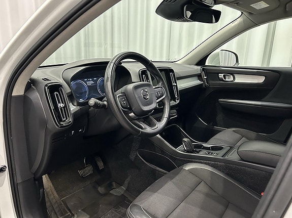 Volvo XC40 9 of 15