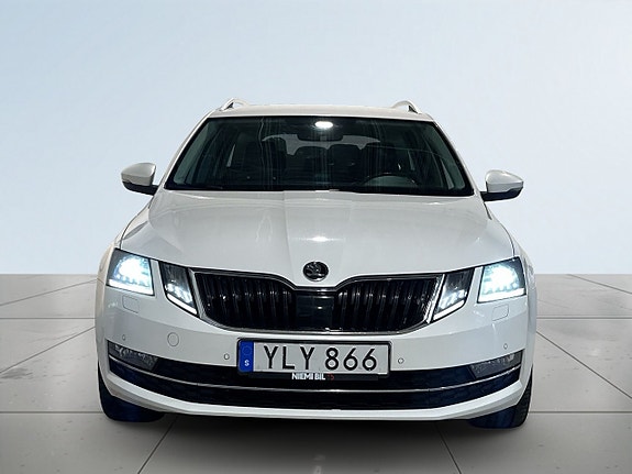 Skoda Octavia 2 of 5