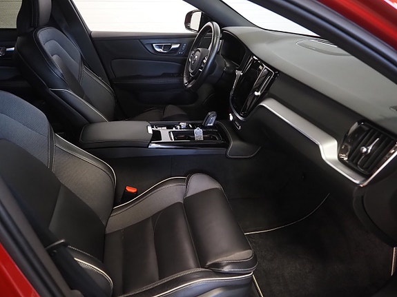 Volvo V60 11 of 26