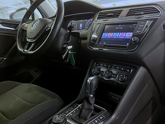 Volkswagen Tiguan 12 of 17