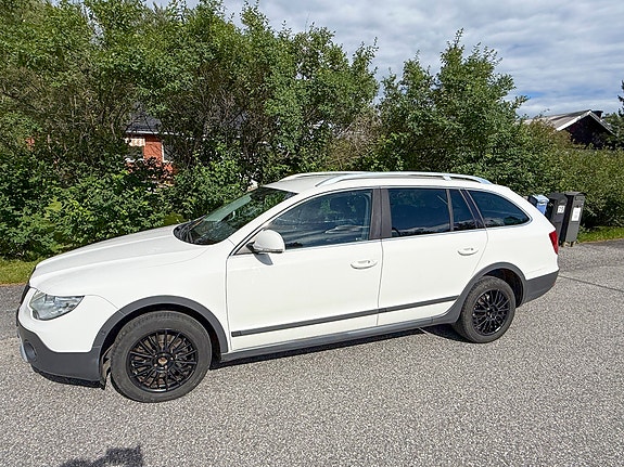 Skoda Superb 2 of 5