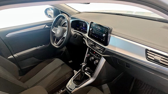 Volkswagen T-Roc 10 of 18