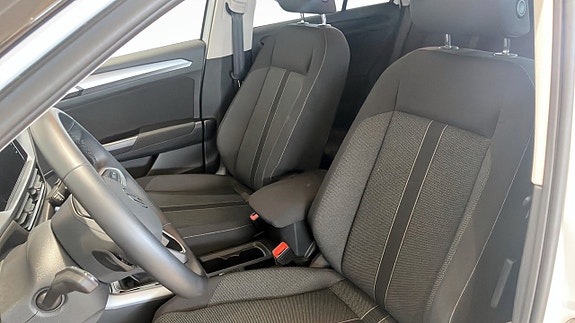 Volkswagen T-Roc 8 of 18
